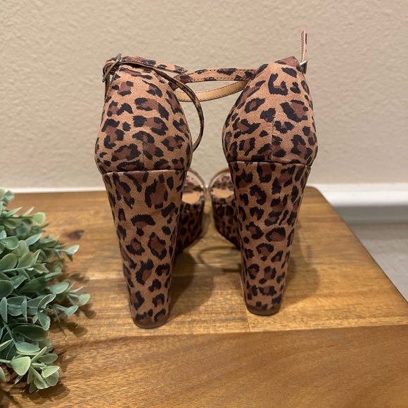 Wedged cheetah print heels - Picture 2 of 3